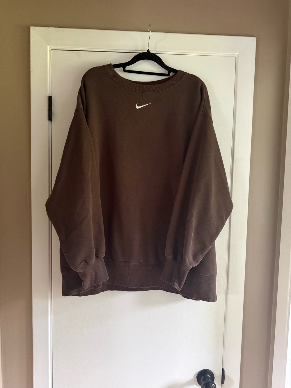 Nike Women’s Brown Crewneck Sweatshirt with Swoosh